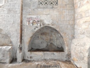 صورة لسبيل في أحد أحياء البلدة القديمة