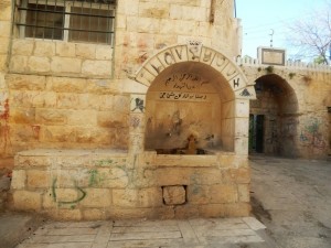 تنتشر في البلدة القديمة في نابلس عددا من الأسبلة مثل: سبيل سليمان آغا طوقان، سبيل الران، سبيل الست.