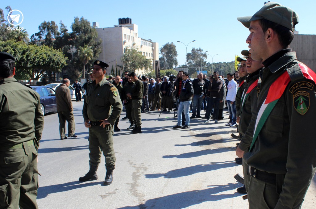 الأمن الوطني أمام المقاطعة في نابلس