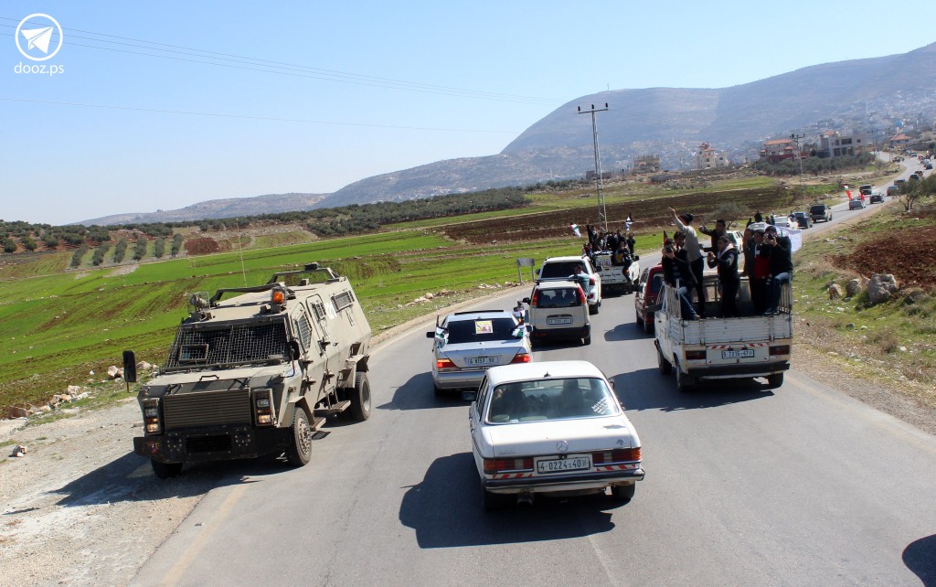 تواجد لقوات الاحتلال على مدخل البلدة. تصوير علي حنني