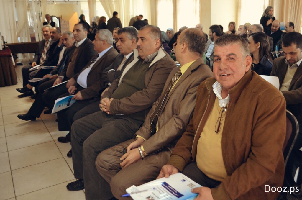حضر الندوة عدد من شخصيات ملتقى رجال الأعمال بنابلس، وألقى رئيس الملتقى كلمة