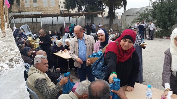 نظم المركز جلسات أسرية دافئة في جمعية رعاية الكفيف، ونشاطات في دير الأم تيريزا والهلال الأحمر