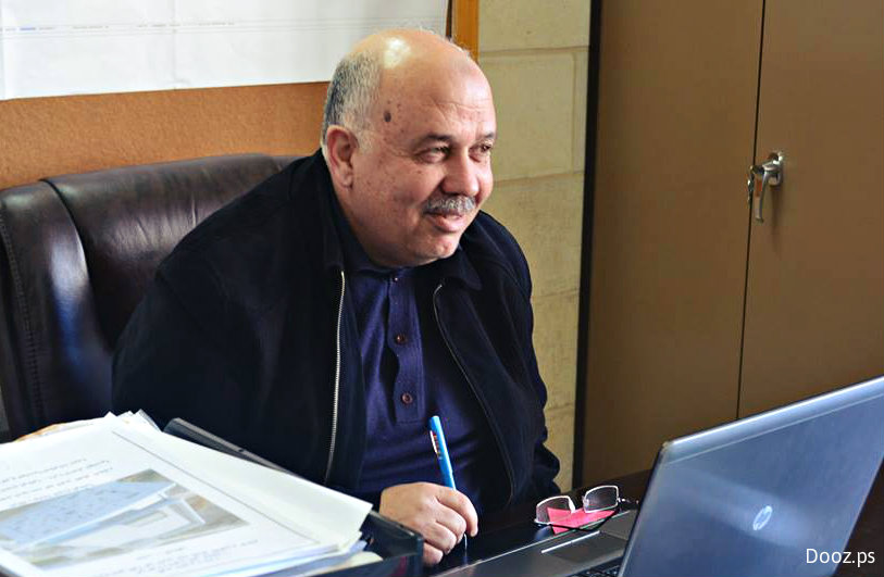 المهندس محمد الرزة أثناء حديثه مع دوز