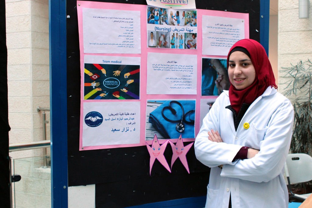 يضم الفريق طلاباً من جميع التخصصات الصحية في جامعة النجاح