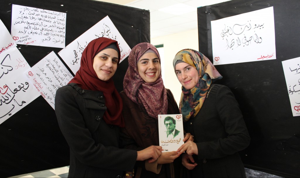 الطالبات المشاركات باقتباسات من كتبهن المفضلة