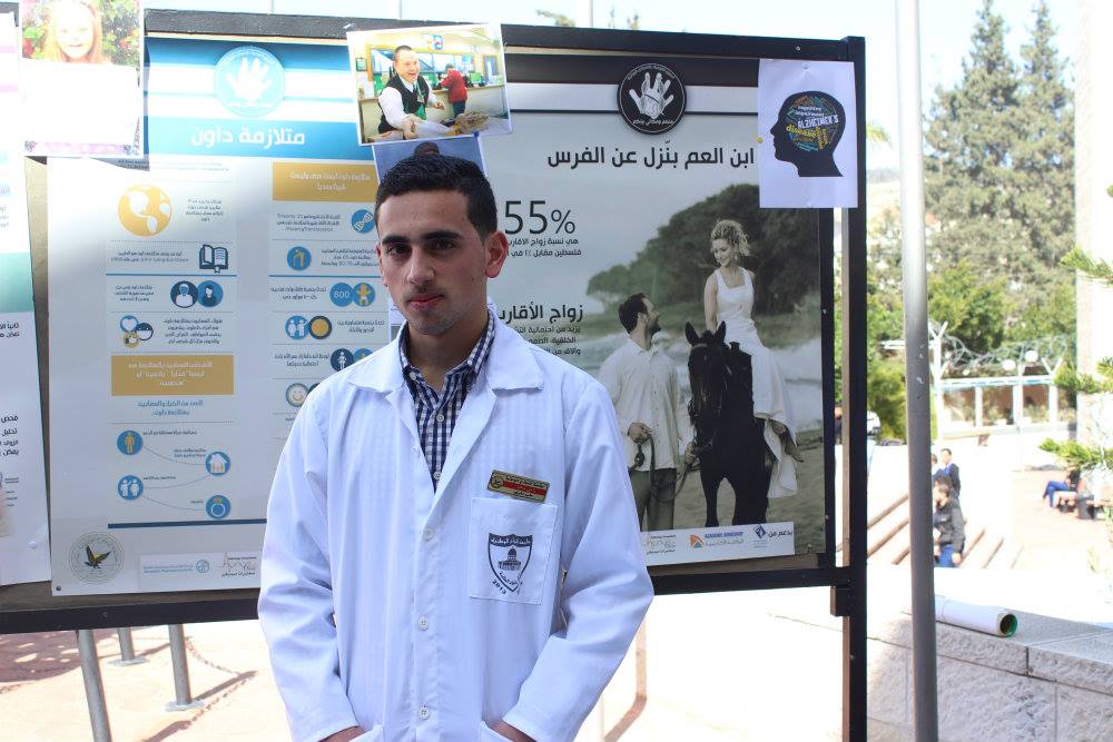 علق الطلاب ملصقات توعوية بالأمراض الوراثية