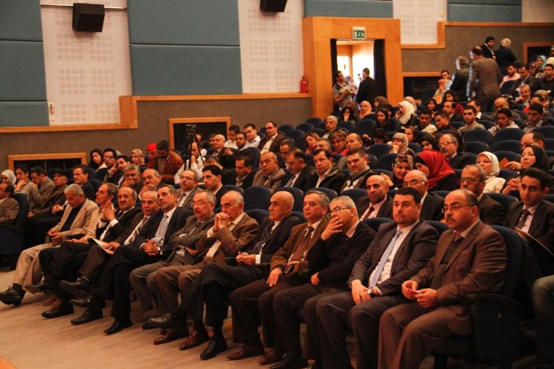 جانب من الحضور في مسرح الأمير تركي بن عبد العزيز - جامعة النجاح