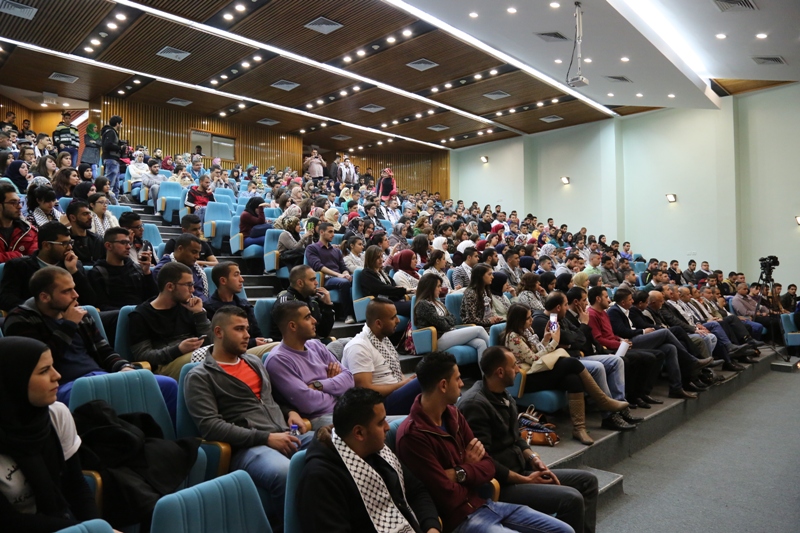 جانب من جمهور ندوة الطيبي والسعدي عن الانتخابات الإسرائيلية في جامعة النجاح