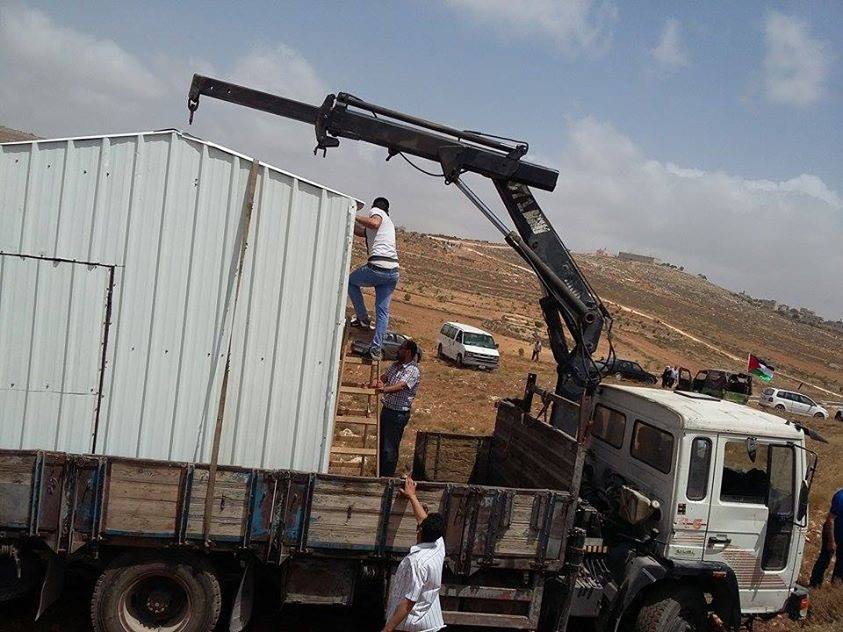 انطلقت الحملة من جبال حوارة وجماعين منتصف الشهر الحالي، بأول مشاريع الحملة ووضع حجر الأساس لبيت متنقل