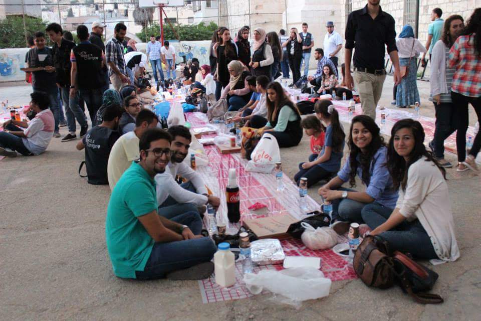 إفطار يجمع بين مسلم ومسيحي في نابلس
