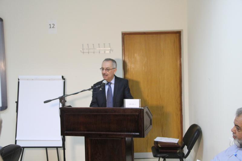 شارك في الجلسة الافتتاحية عدد من عمداء الكليات وأعضاء الهيئة التدريسية في الجامعة