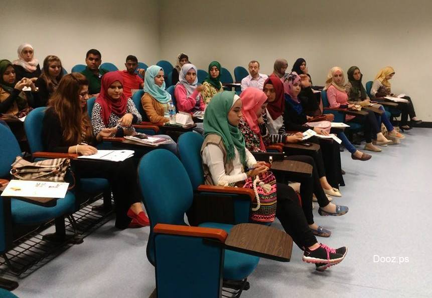 لاقت الندوة اهتماماً من طلبة كلية الإعلام في الجامعة