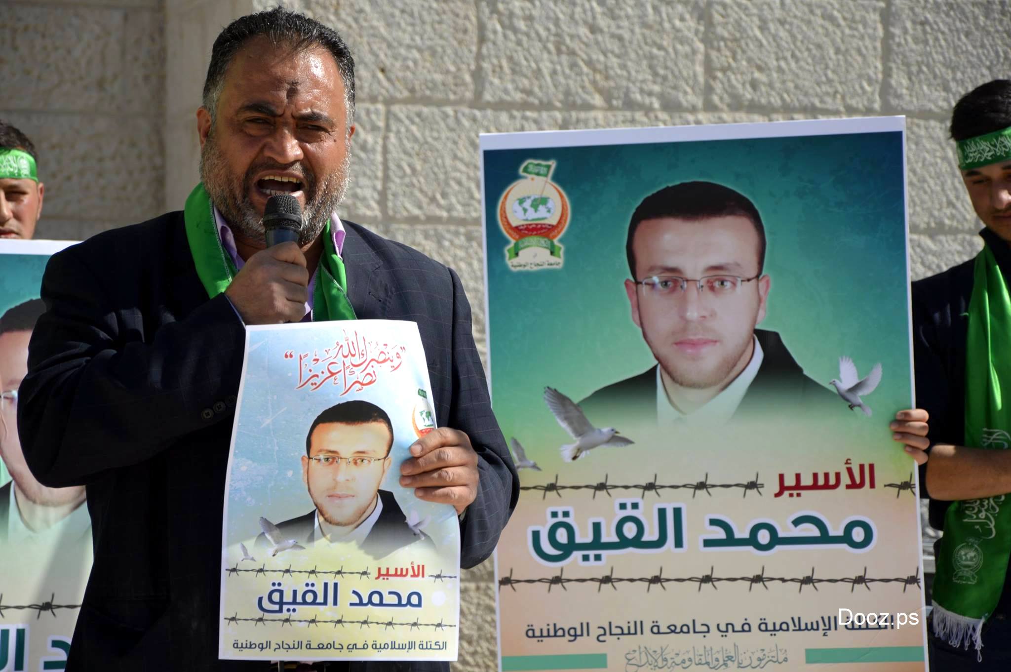 شارك في الوقفة شخصيات من حركة حماس أمثال وصفي قبها