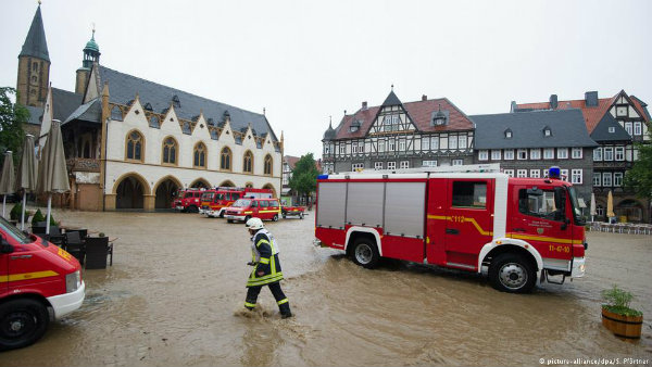 water-flood-rain.jpg (60 KB)