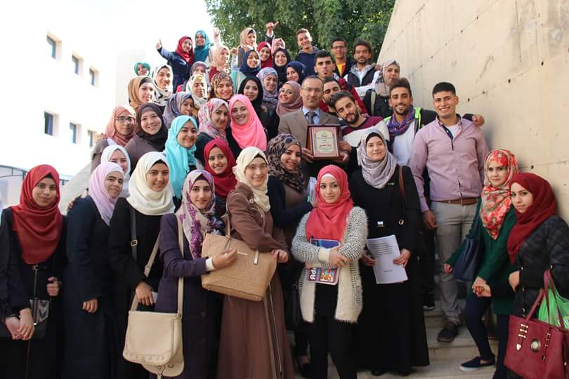 من هي أفضل شخصية أكاديمية في جامعة النجاح؟