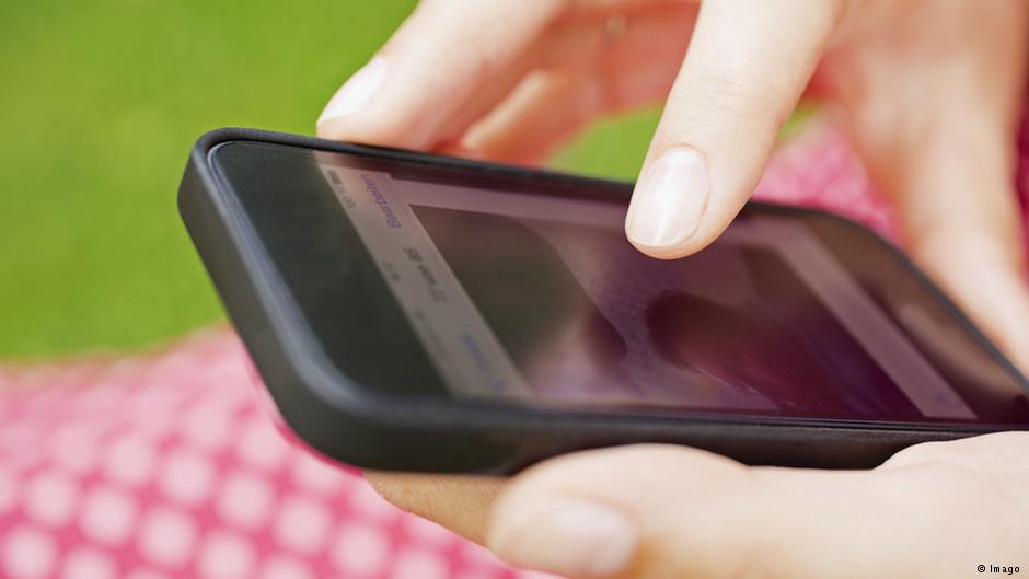 شريط لاصق لإصلاح خدوش شاشة الآيفون فوراً