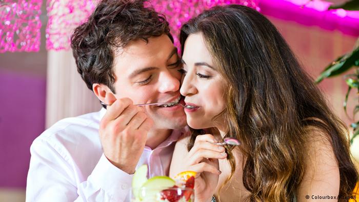 آدم يبحث عن حواء ذكية لا جميلة شريكة حياته