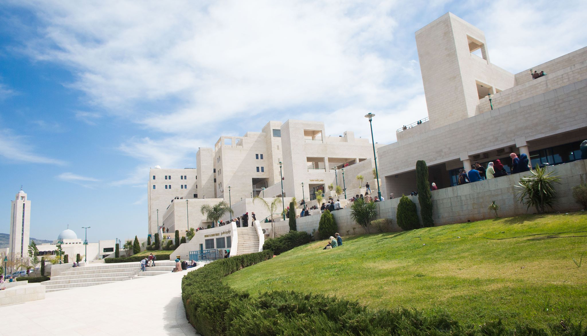 الدفعة الثالثة من الطلبة المقبولين في جامعة النجاح