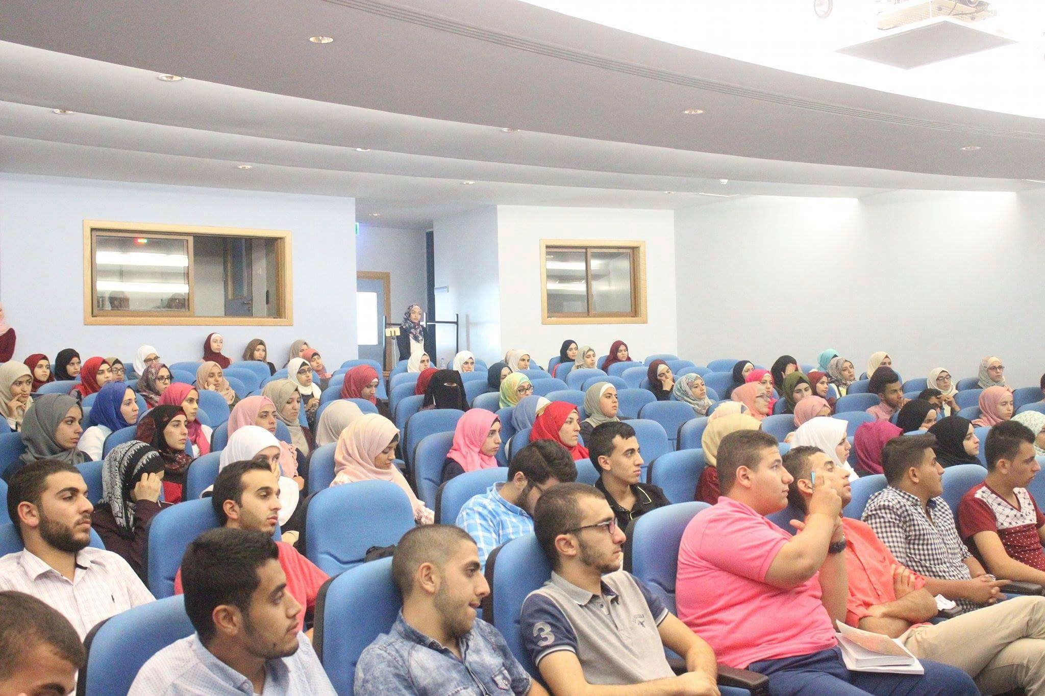 صور.. طلاب دكتور صيدلي تعقد ندوة "خطوات الشيطان"