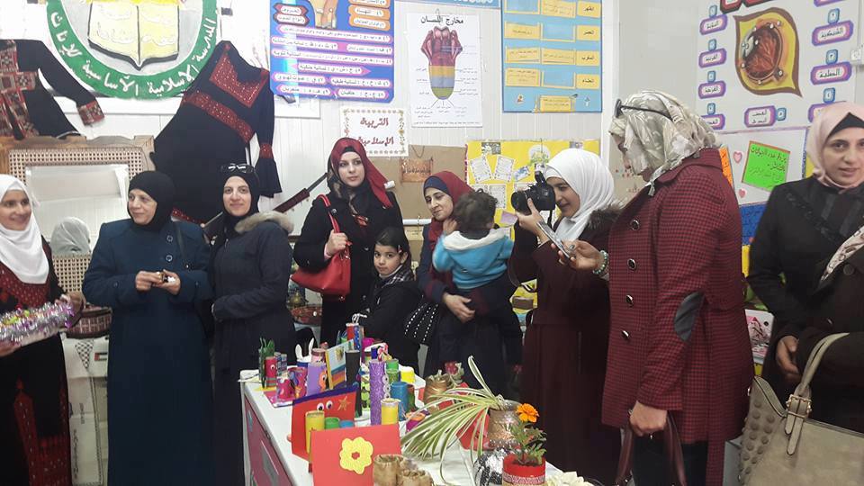 نابلس.. افتتاح معرض وسائل تعليمية في مدرسة الإسلامية