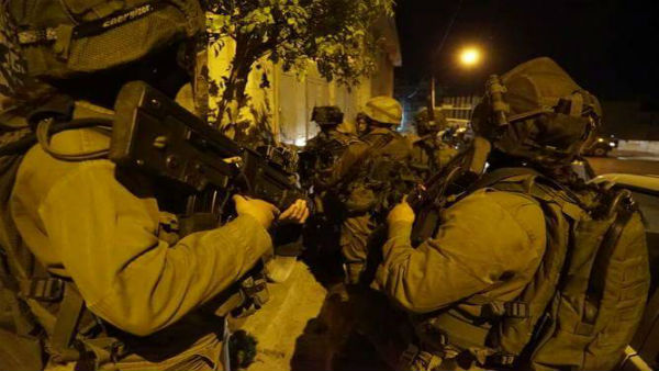 الاحتلال يعتقل شابين ويستولي على شاحنة بنابلس