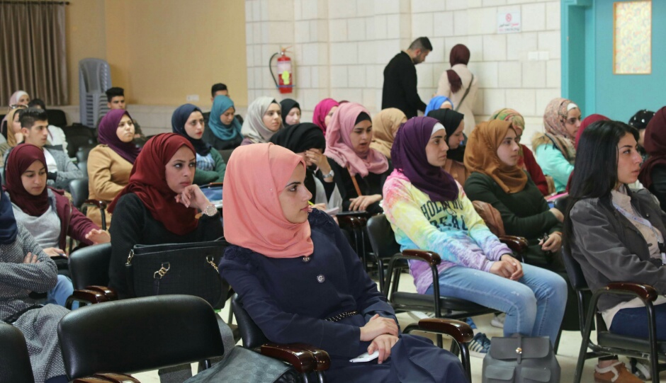 النجاح.. ورشة عن السوشال ميديا لطلبة الإعلام