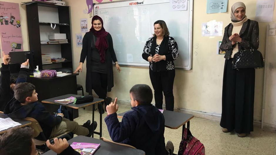 نابلس.. مدرسة تطبق مشروع إعادة تدوير الورق 