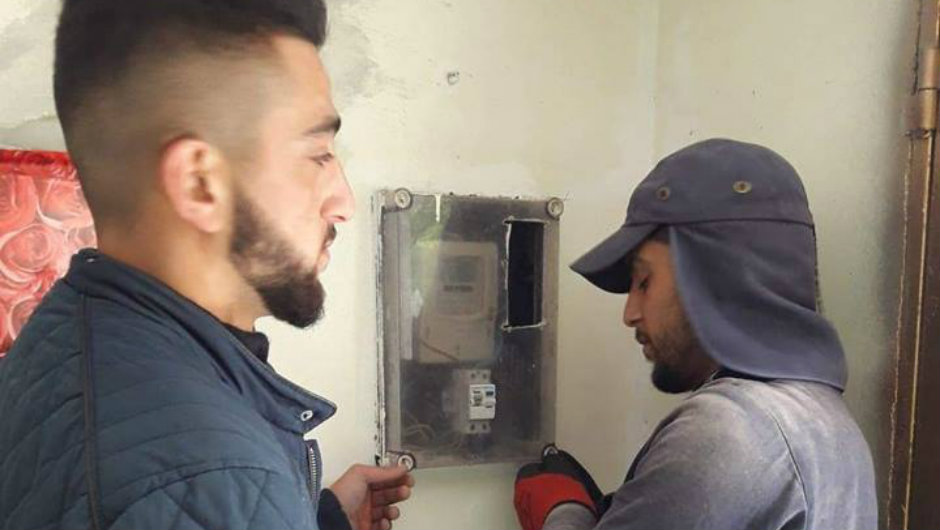 قصرة.. 5000 شيكل غرامة المتلاعبين بعدادات الكهرباء