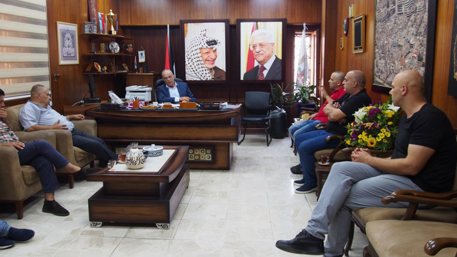 طبيلة يجتمع بأهالي حارة القريون