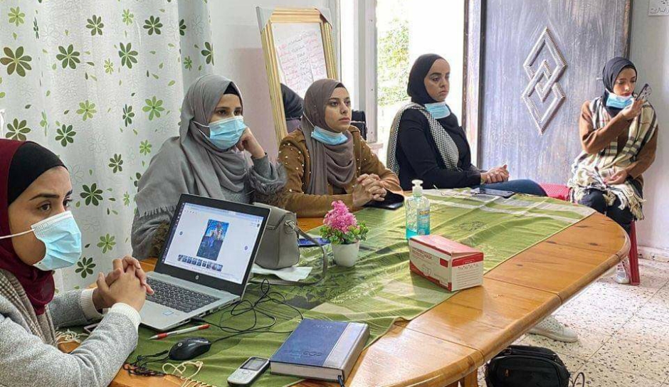 الشرطة تحاضر عن الجرائم الإلكترونية لصحفيات دوز