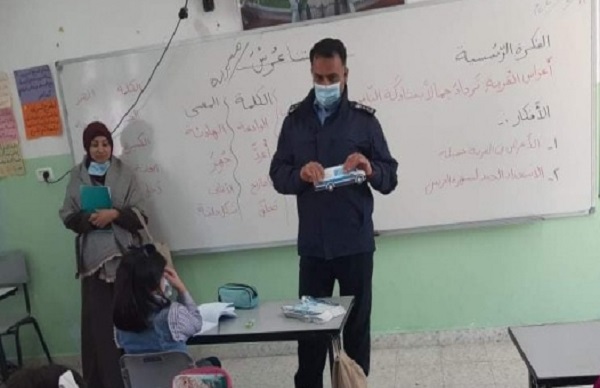 الشرطة تقدم محاضرات توعوية في طولكرم