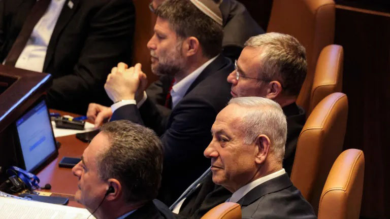 سموتريتش يهاجم زامير وأزمة حكومة نتنياهو تتفاقم