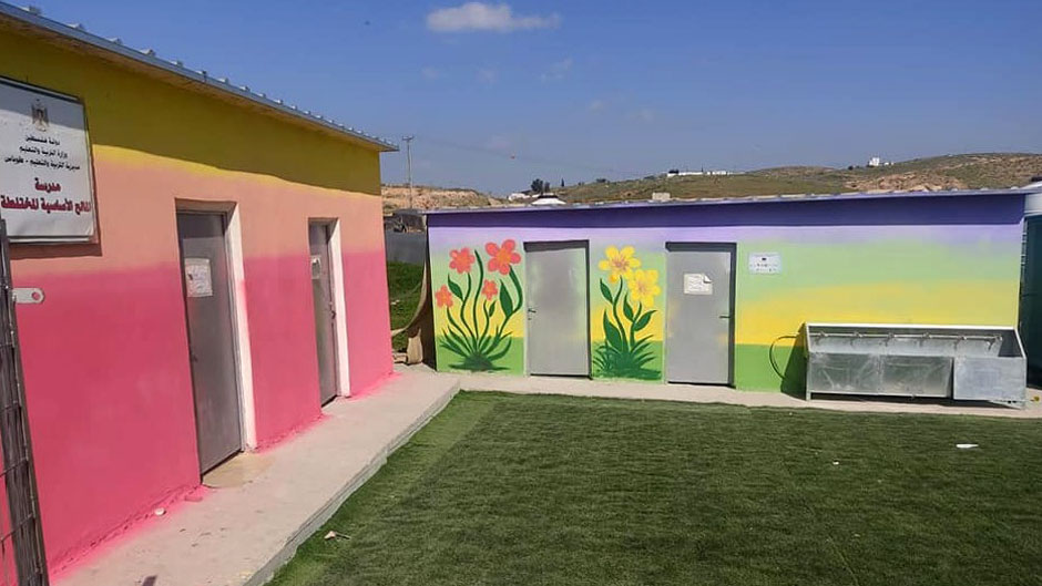 مستوطنون يهدمون مدرسة المالح في الأغوار الشمالية