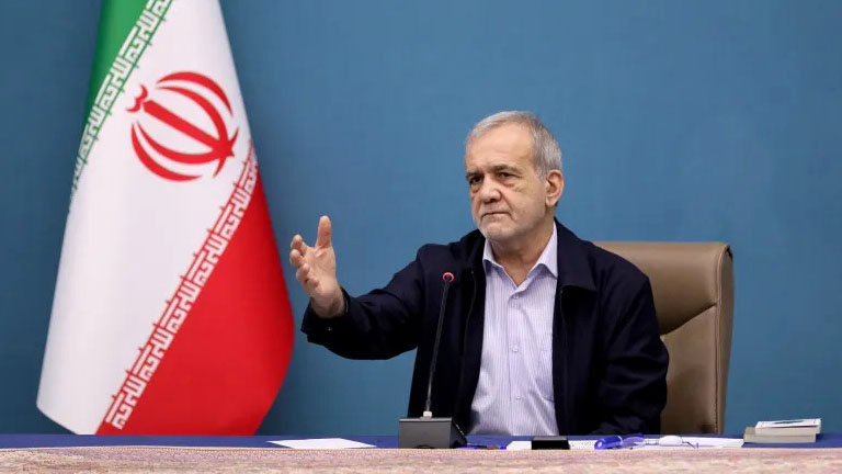 بزشكيان: الحصار البحري على إيران محكوم عليه بالفشل