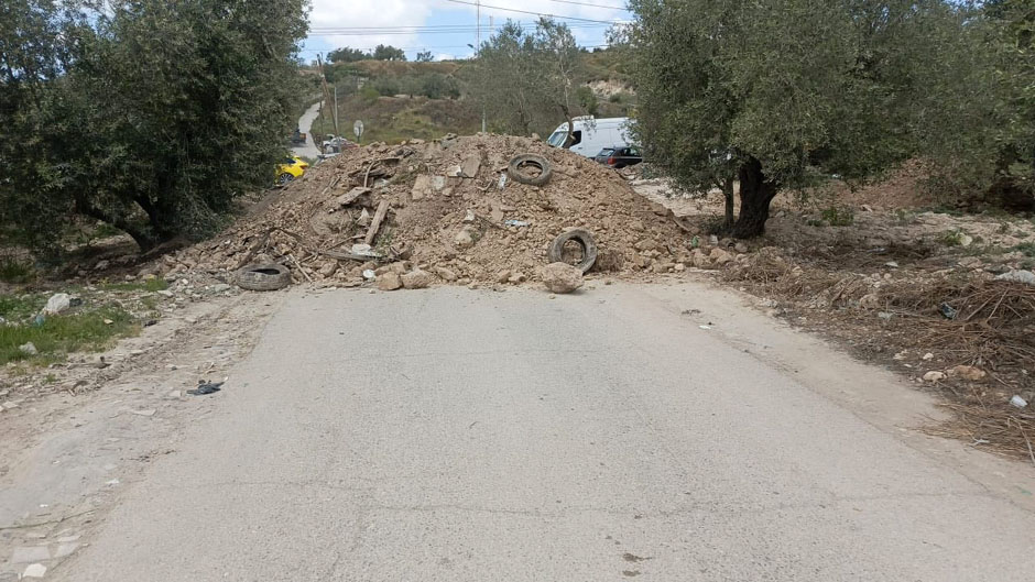 الجيش يغلق طرقا فرعية في دير شرف