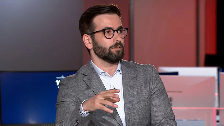 حسن أحمديان نجم الدعاية الإيرانية الموجهة