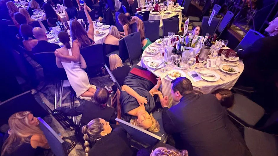 انبطحوا أرضاً.. فيديو - ذعر بحفل عشاء مراسلي البيت الأبيض 