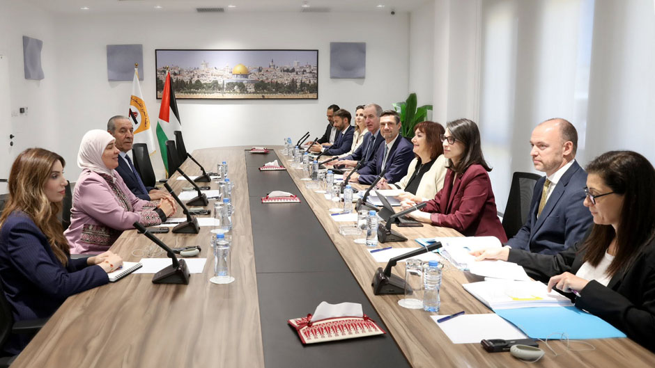 الشيخ يستعرض مع وفد أوروبي آخر التطورات الفلسطينية