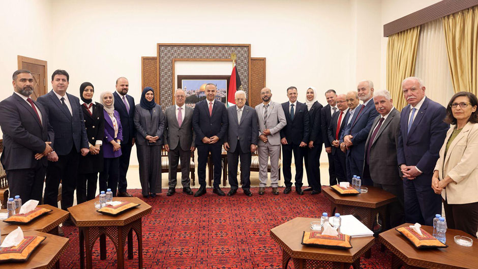 الرئيس يستقبل رئيس وأعضاء بلدية الخليل