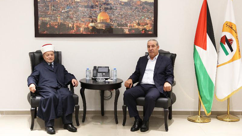 الشيخ يبحث مع المفتي العام التطورات بالأقصى