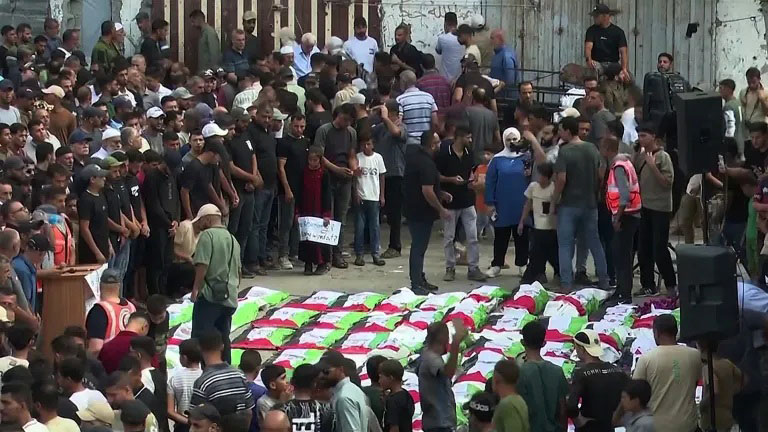 غزة تشيع رفات 100 مواطن بعد سنوات تحت الركام