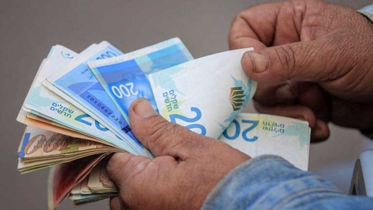 أزمة مالية مستمرة.. ترقب لقرار الحكومة بشأن رواتب الموظفين