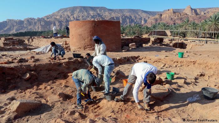 يأمل الفريق معرفة المزيد عن طقوس العبادة والحياة الاجتماعية والاقتصاد في المملكتين.