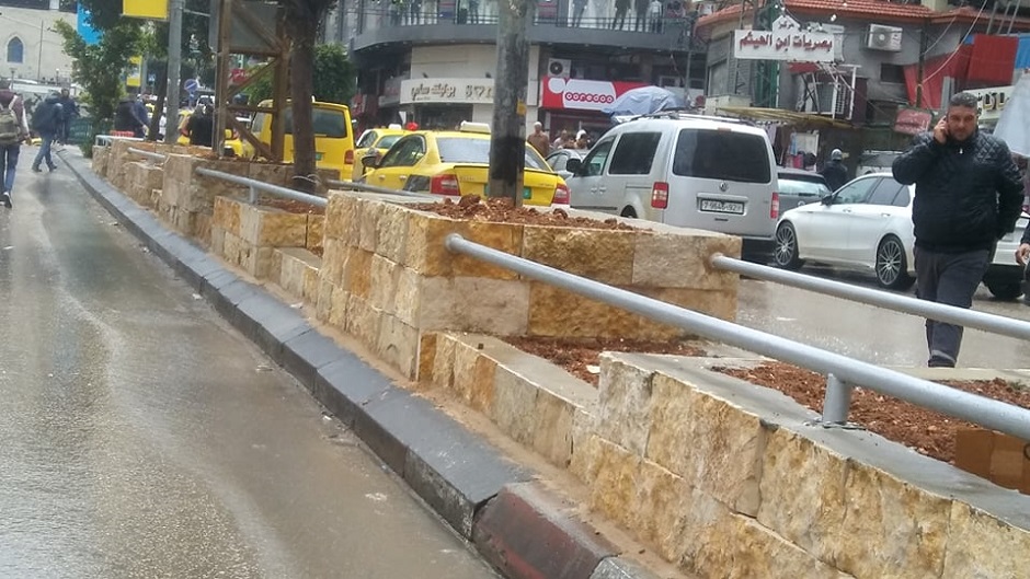بلدية نابلس.. سبب تشييد أحواض بشارع سفيان