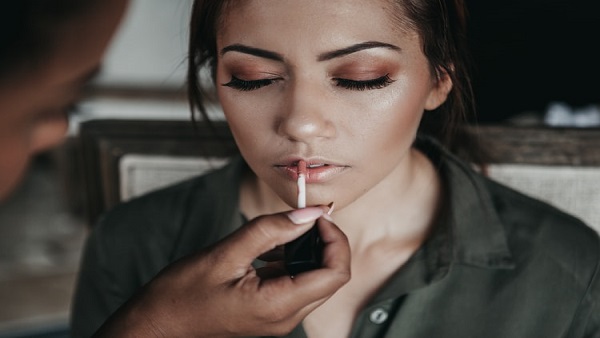 وظيفتان في مجال التجميل والمساج